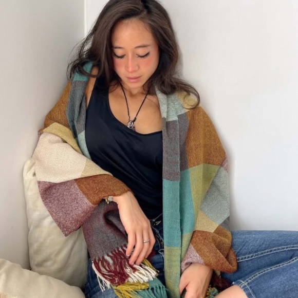 World Market. Orange, Yellow, Blue & Taupe colored bouclé knit Poncho w/ Hood ! - Picture 16 of 16